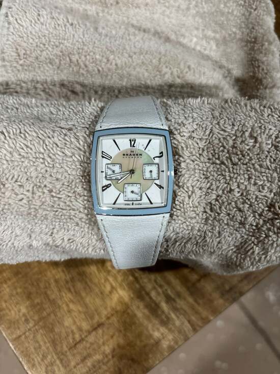 Skagen Accessories - Skagen 562SILW Multifunction Mother of Pearl Dial Watch with White Leather Strap